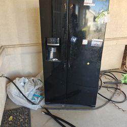 $55 Working Fridge Nisqualli And Hesperia Rd In Victorville 