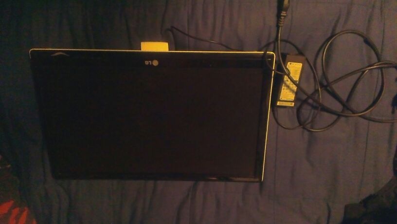 22" LG flatron w2230s kickstand monitor