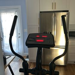 Life Fitness 5500 HR Elliptical