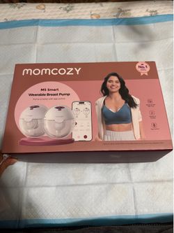 Momcozy pump and nursing pad set