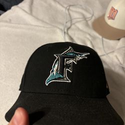 Marlins Black Fitted Size 7 1/8