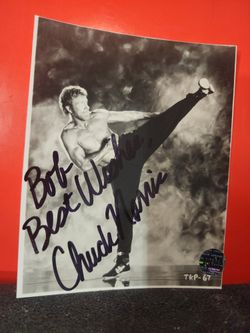 Chuck Norris Signed 3.5 X 4.5 Photo iconic karate pose Holo COA and top loader