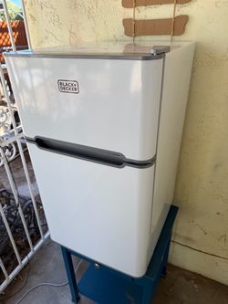 Black & Decker mini fridge and freezer