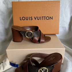 Authentic Louis Vuitton Size 7 Two Tone 