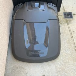 Husqvarna Automower Garage FREE