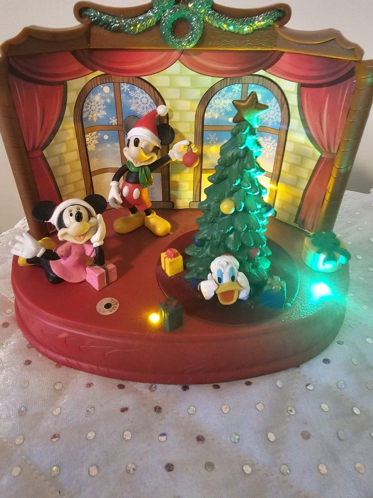 2014 Christmas Disney Animated/Musical/LED Lighted & Battery Operatef! Batteries Included!