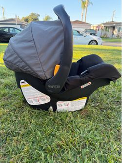 Chicco KeyFit 360 car seat and base