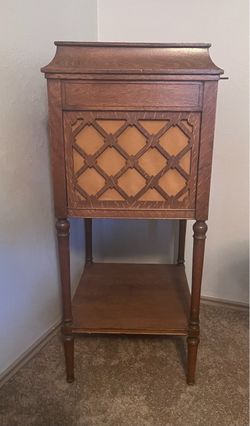 Antique Edison Phonograph (victrola record player)