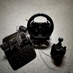 Like new logitech G29 wheel and shifter