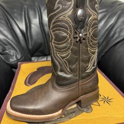 Size 7 Boots - New 