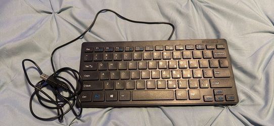 Adesso AKB-111UB wired USB compact keyboard.