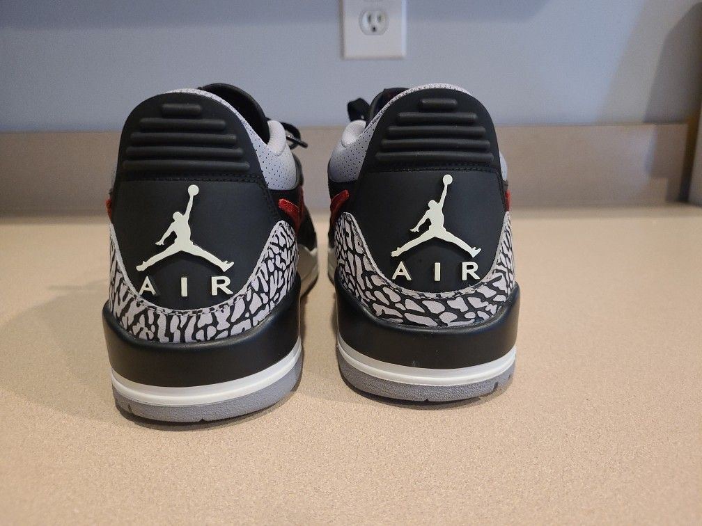 Nike Air Jordan Legacy 213 Low Black/Red/Grey Sz 1/2