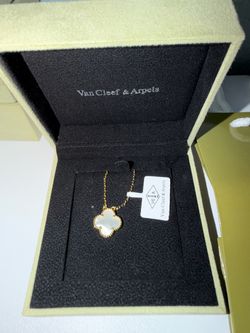 Van Cleef & Arpels 18K Gold Necklace Mother of Pearl