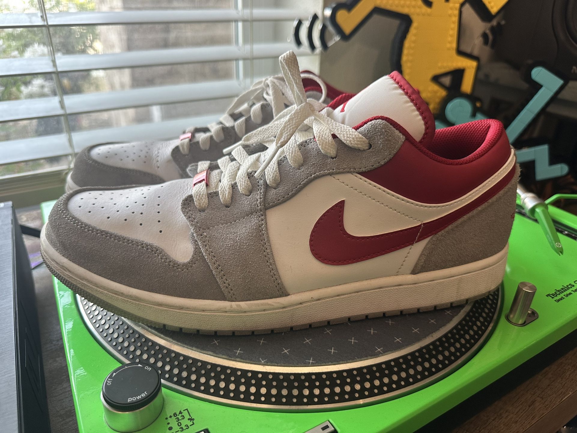 Air Jordan 1 SE Low Light Smoke Grey Gym Red (Size 11.5)