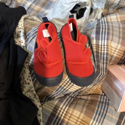 Little kids water shoes 