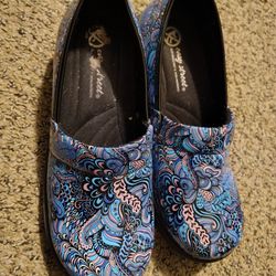 Easy Street Clogs