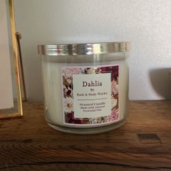 Dahlia candle Bath And Body Works 
