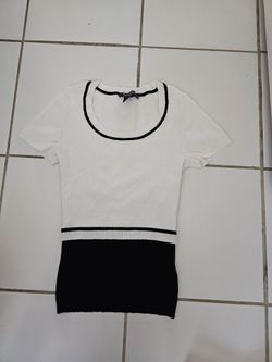 White black top XS.