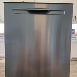 Used Dishwasher (Frigidaire FGIP2468UF) – Works, Start Button Issue