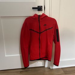 Red Nike Tech 