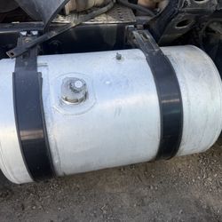 2012 Frighliner Cascadia / 80 Gallon Tank $395