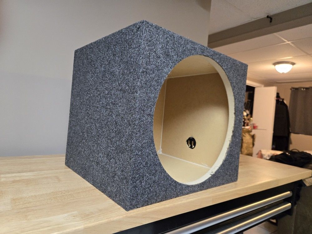 Brand New 15' Sealed Subwoofer Enclosure