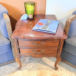 HAMMARY FURNITURE Solid Walnut Country French Provincial 22" Accent End Table - Vintage Luxury