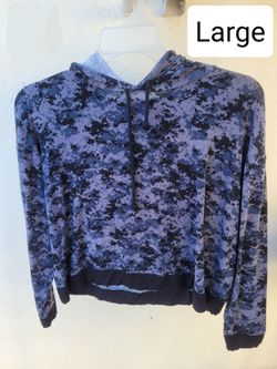 Thin Hoodie sweater or blouse. Gray and black camo top.