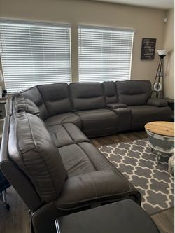 Reclining, sectional couch