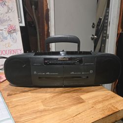 Magnavox AW7050 dual cassette boombox