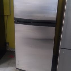 Whirlpool Refrigerator For Sale With Delivery And Disposal 