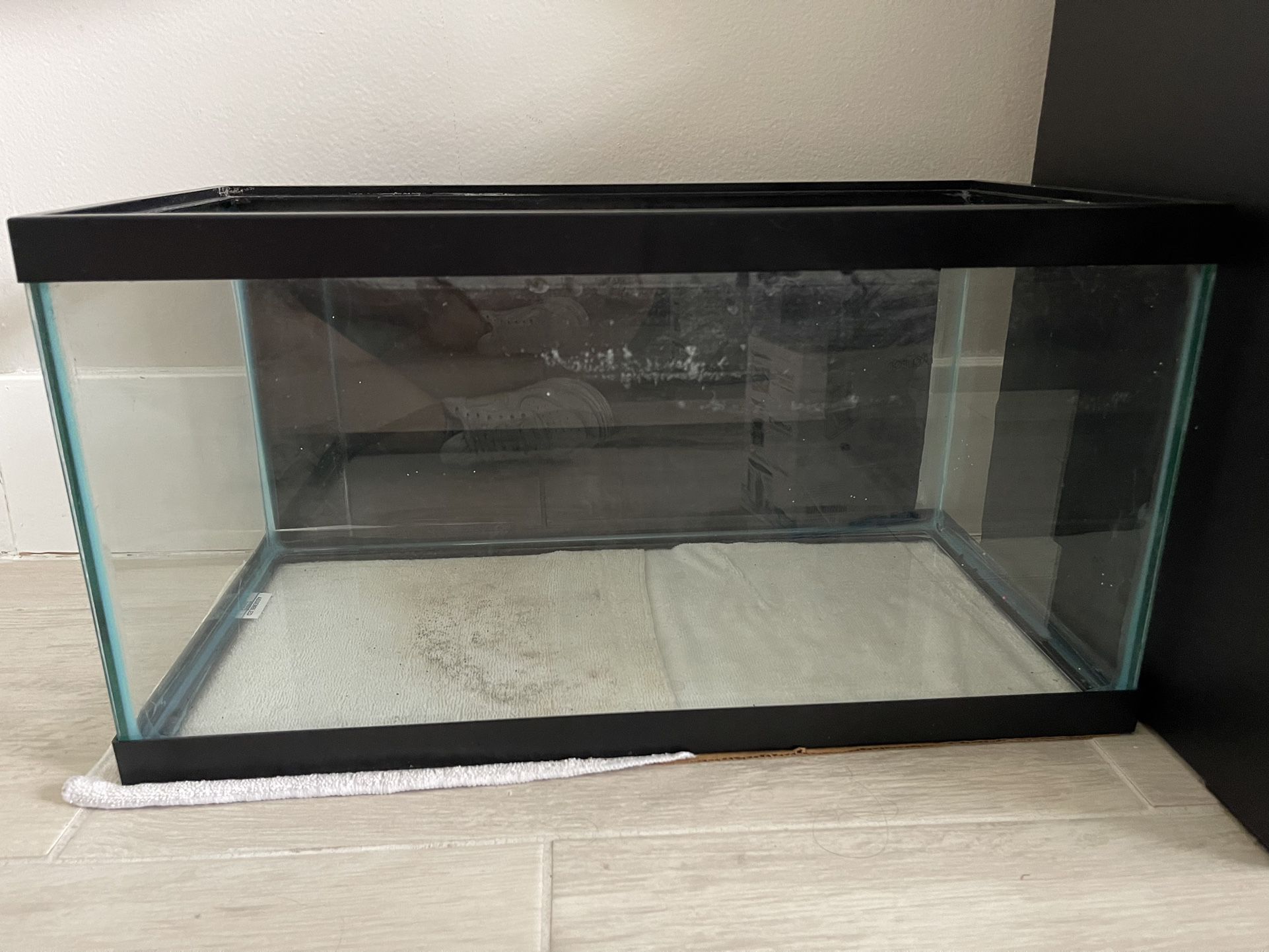 Fish Tank With Filter, Lights And Air Pump