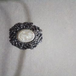 Vintage cameo Brooch