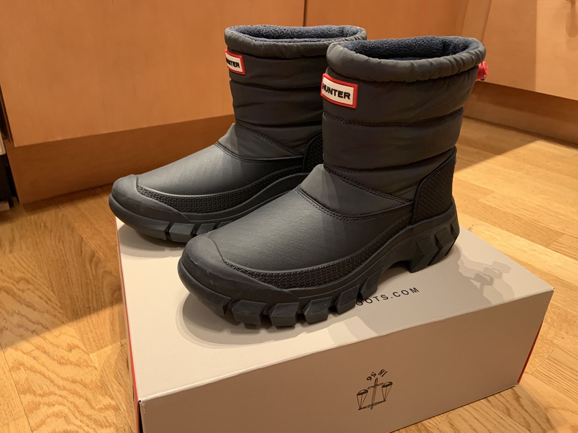 Hunter Intrepid Women’s Warm Winter Snow Boots, Size 7 NEW