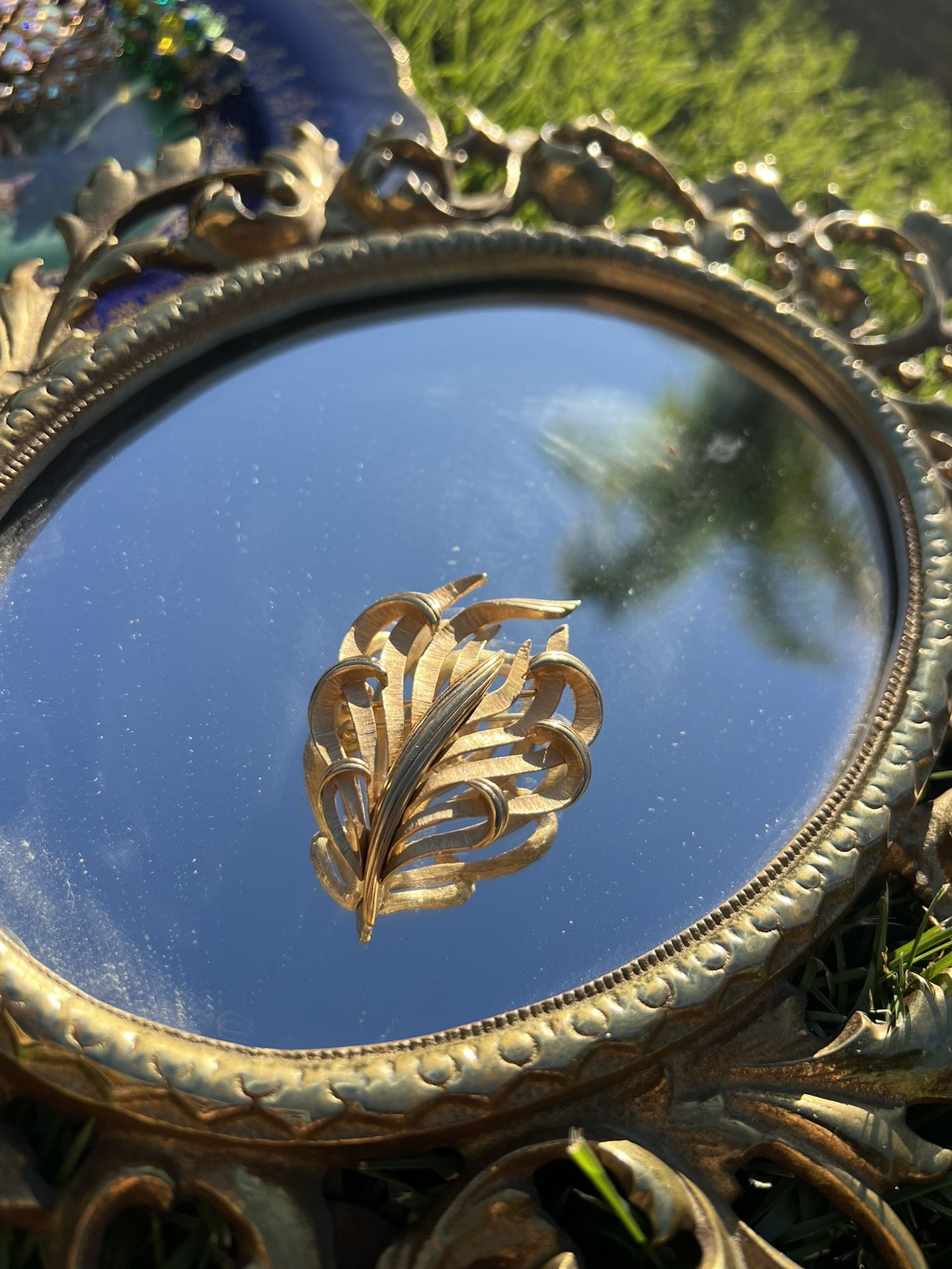 Vintage TRIFARI Gold Leaf Brooch – Matte Gold Finish