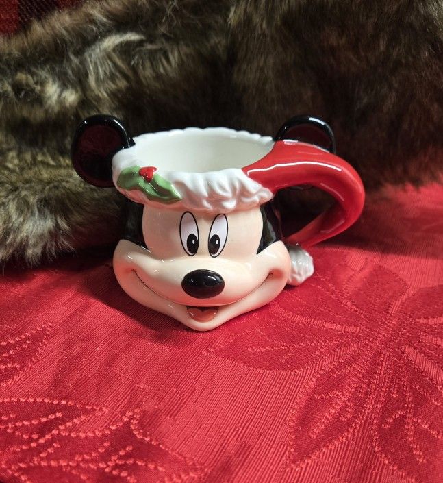 Disney Parks Small Mickey Mouse Santa Hat Christmas Holiday Ceramic Mug Cup