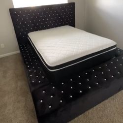 Queen Size Bed With Mattress 