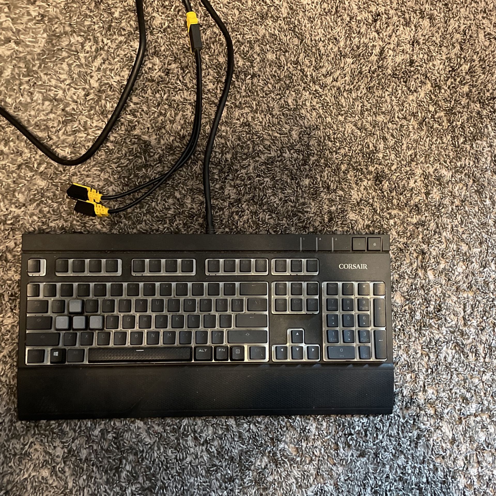 Corsair RGB strafe Gaming Keyboard