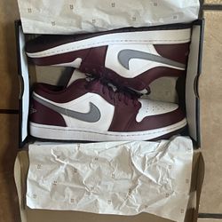 Jordan 1 Low White Bordeaux
