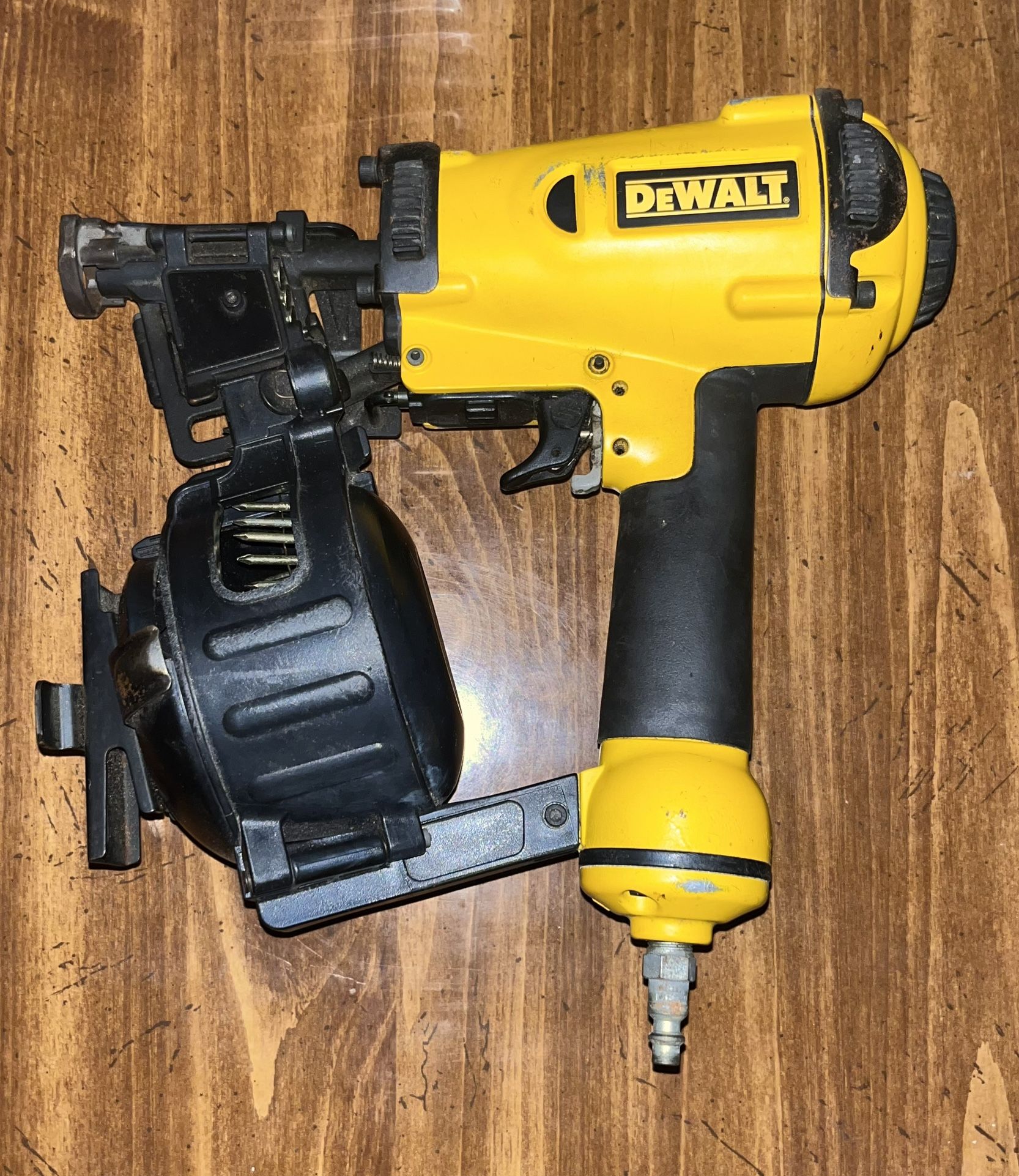 DEWALT D51321 ROOFING NAIL GUN