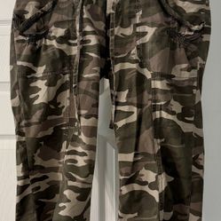Women’s Juniors Catch My I Size 9 Cargo Capri Pants Shorts