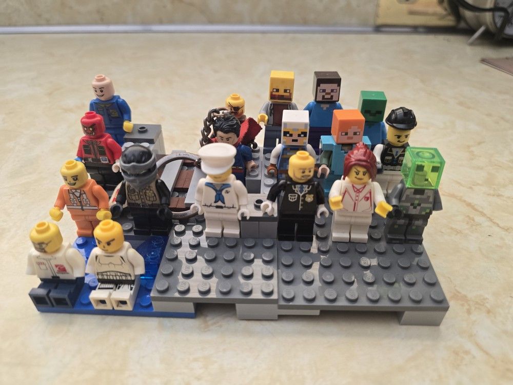 Lego Minifigures Lot Of 18