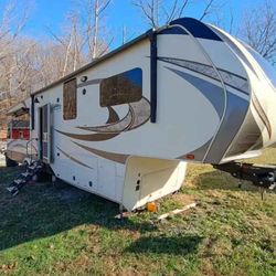 2018 Grand Coach Solitude 377mbs