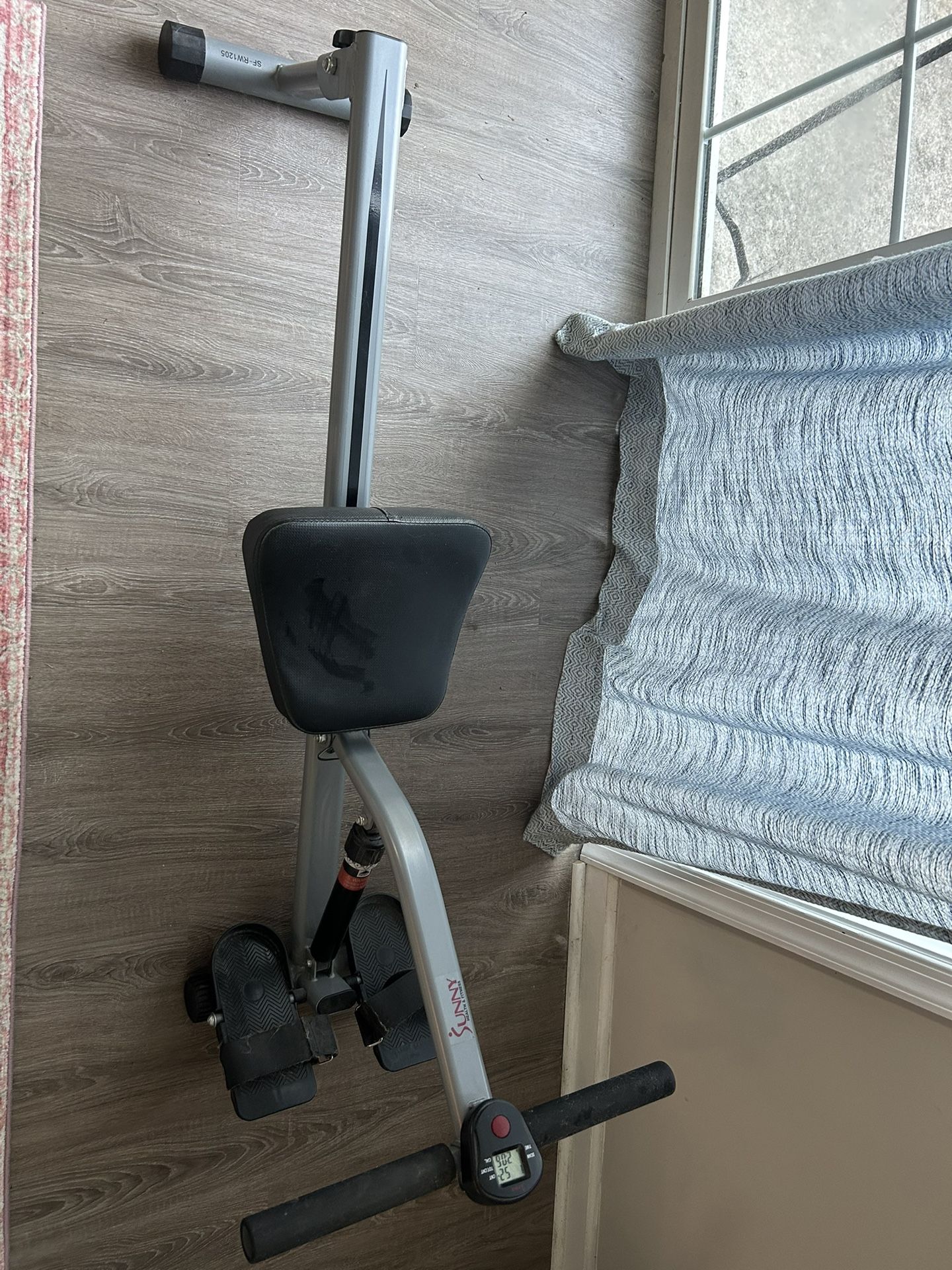 Sunny Health and Fitness Rowing Machine