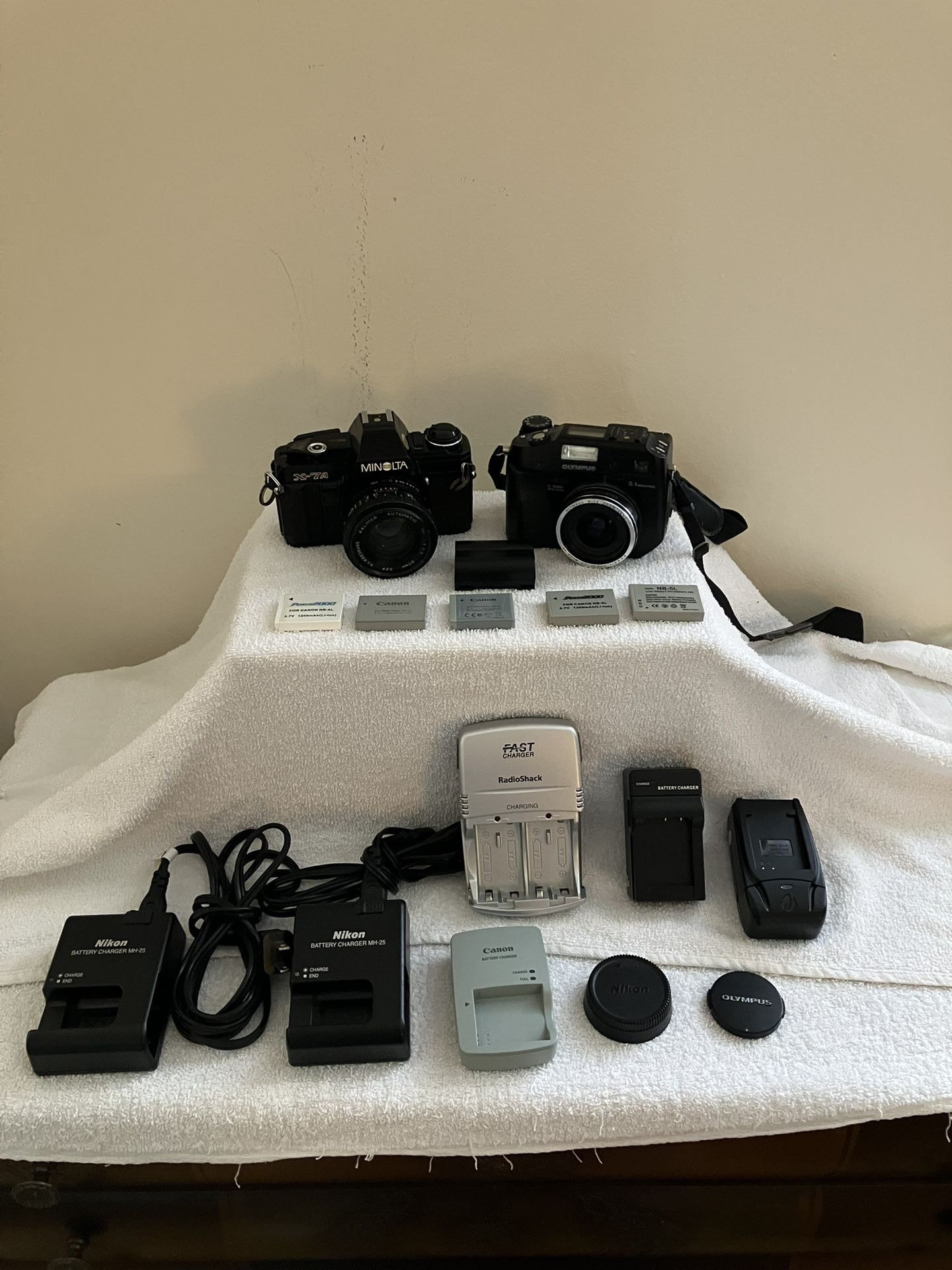 Great Physical Condition Minolta and Olympus Cameras With Accessories (untested)