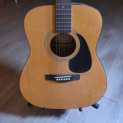Yamaha Acoustic Guitar
