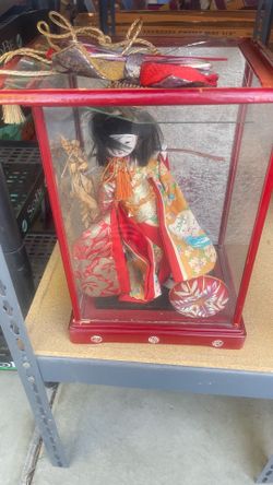 1940 Geisha doll in original case.