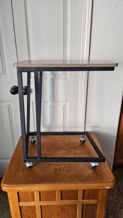BED SIDE TABLE ON WHEELS