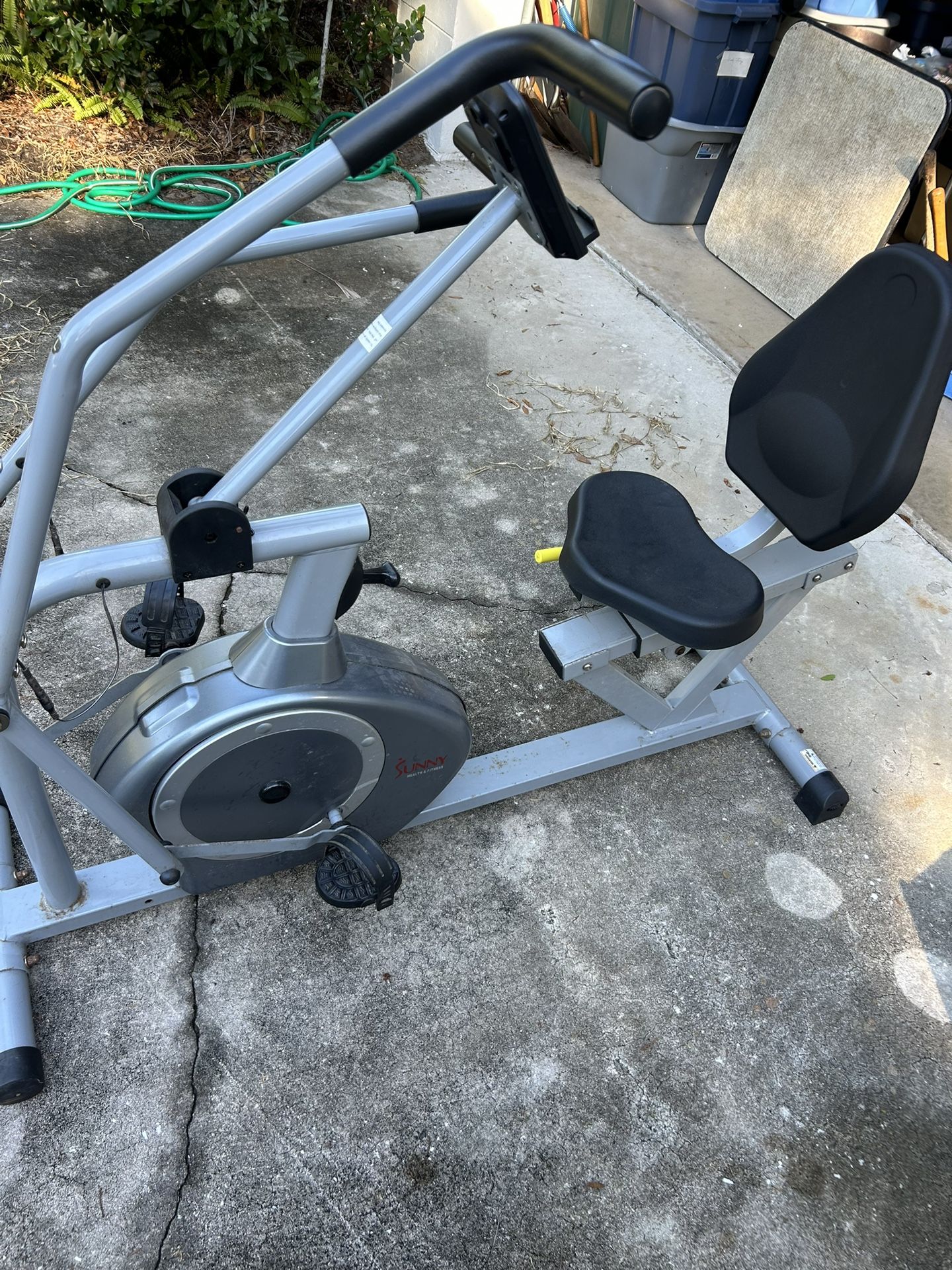Sunny Smart Recumbent Bike 