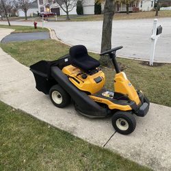 CubCadet Riding Lawnmower 